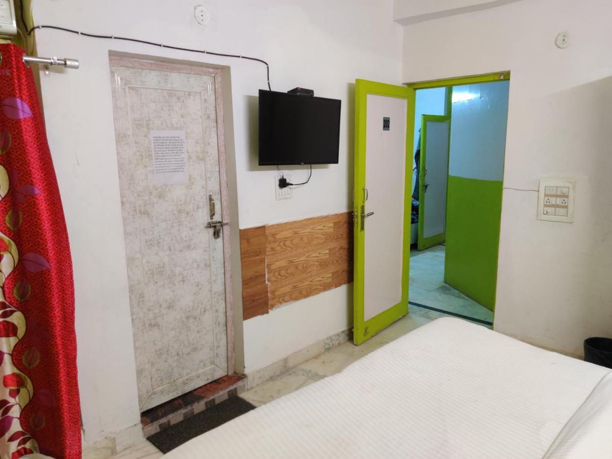 Guest house Anand One *